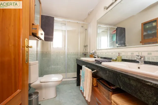 ESPECTACULAR VIVIENDA ADOSADA DE 4 DORMITORIOS CON SÓTANO, TERRAZAS Y PATIO EN GRANADA — 15