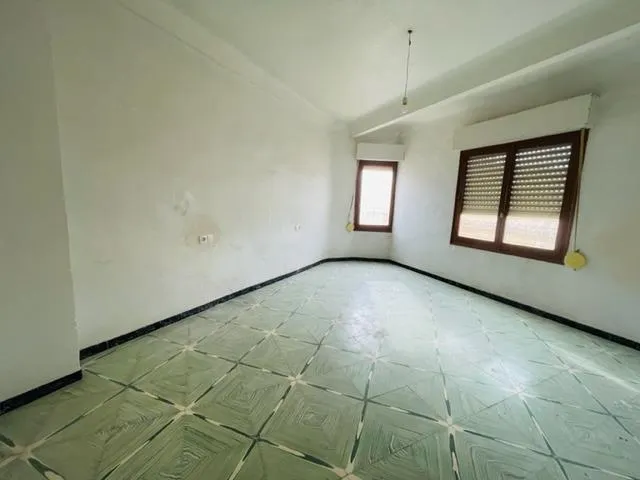 EDIFICIO DE 3 PISOS DE 3 habitaciones +LOCAL COMERCIAL Y 3 TRASTEROS — 5