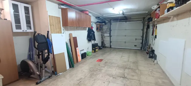 CASA DE 3 PLANTAS CON GARAJE Y PISCINA PRIVADA — 42