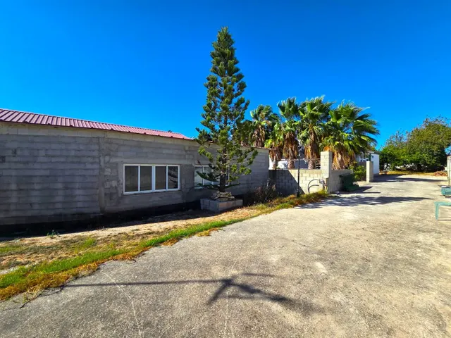 2x1 CHALET CON PISCINA, NAVE Y GARAJE EN PARCELA SEGREGADA DE 2.040M2 CHICLANA DE LA FRONTERA — 22