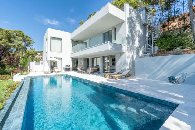 Villa contemporánea con vistas al mar en alquiler en Costa d