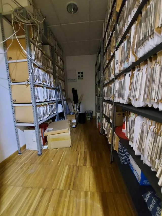 SE VENDE O ALQUILA LOCAL DE OFICINAS Y DESPACHOS EN BENIAJAN — 33