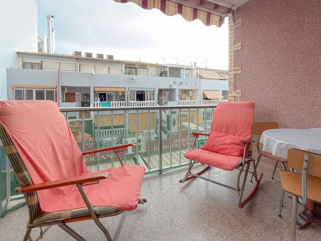 Oportunidad! Amplio apartamento con 4 dormitorios + 2 Baños  - foto 2