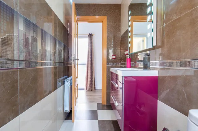 CHALET CON PISCINA Y JARDÍN A SOLO 10 MINUTOS DE GRANADA — 35