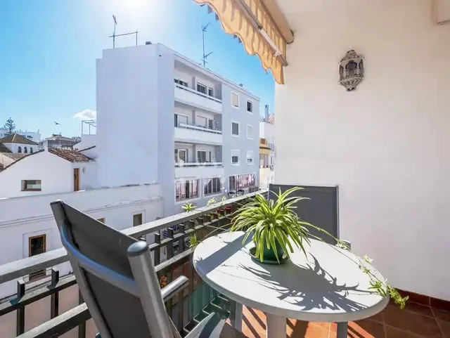 Amplio piso de 3 dormitorios a 150 m de la playa en pleno centro de Estepona — 13
