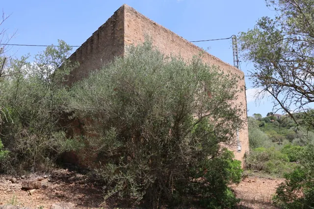 MASIA RUSTICA EN DOS HECTAREAS DE TERRENO ZONA POU DE BECA — 13
