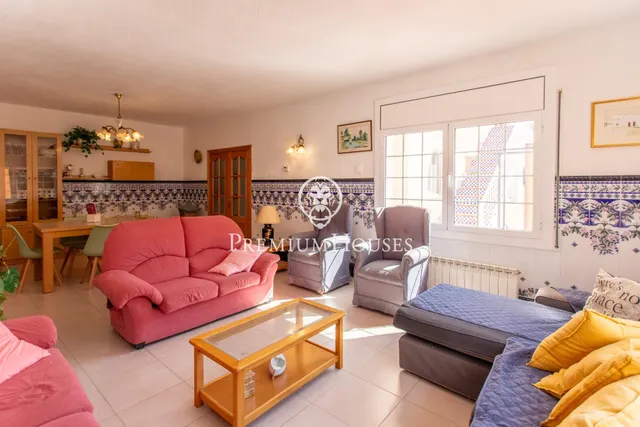 Casa independiente con piscina interior y jardín en venta en Calella — 3