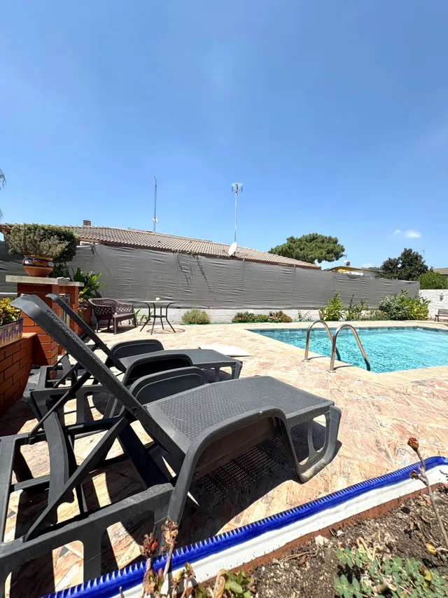 Torre con piscina en parcela llana de 845m2 — 4