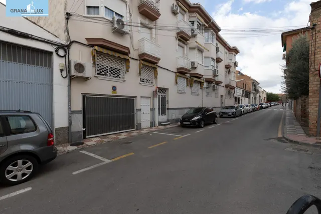 PLAZA DE APARCAMIENTO DE 25 M2 EN ARMILLA (GRANADA) – ACCESO - foto 3