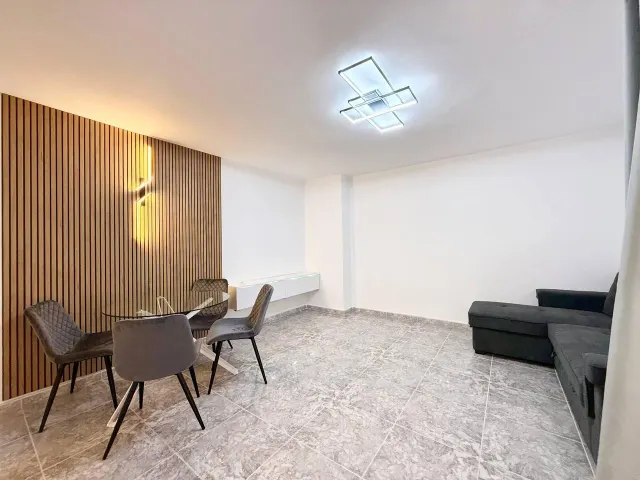 Apartamento reformado de 2 dormitorios en primera línea de Playa del Cura con vistas laterales al mar — 22