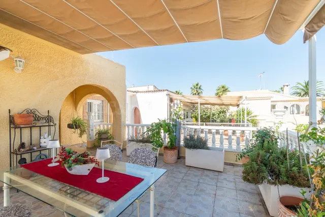 Villa 4 habitaciones 226m² en venta - Urbanización Perla del - foto 3