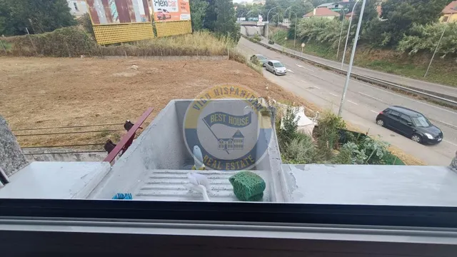 CASA INDEPENDIENTE PROXIMA A CASTRELOS — 28