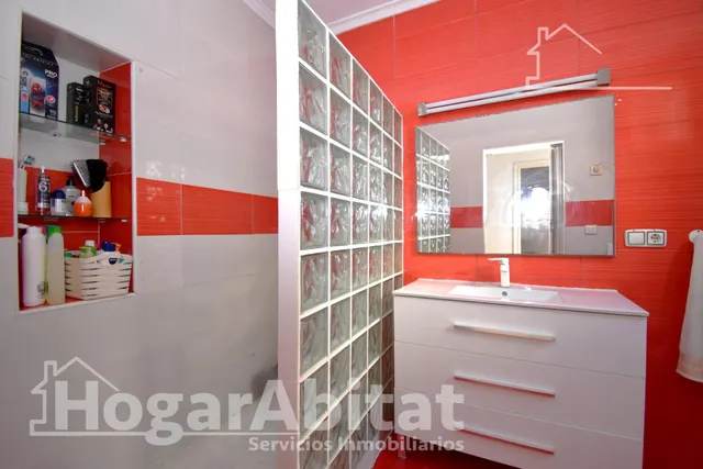 Gran patio privado y excelente ubicación en esta amplia planta baja en El Cabanyal — 30