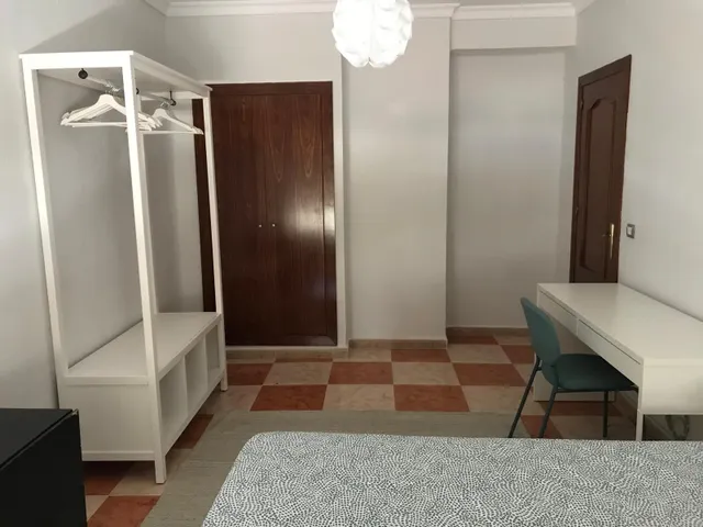 PISO AMPLIO EN LA TRINIDAD CENTRO — 12