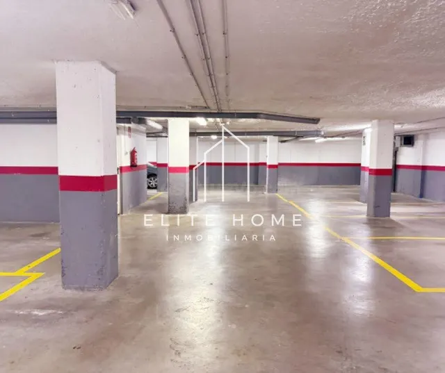 PLAZA DE GARAJE EN CUIDADA URBANIZACIÓN EN ZONA SUR