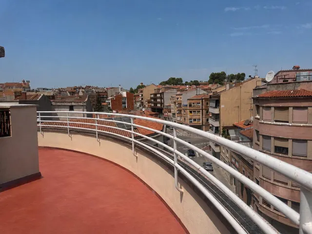 Exclusivo ático dúplex junto a las Bases de Manresa, con 191