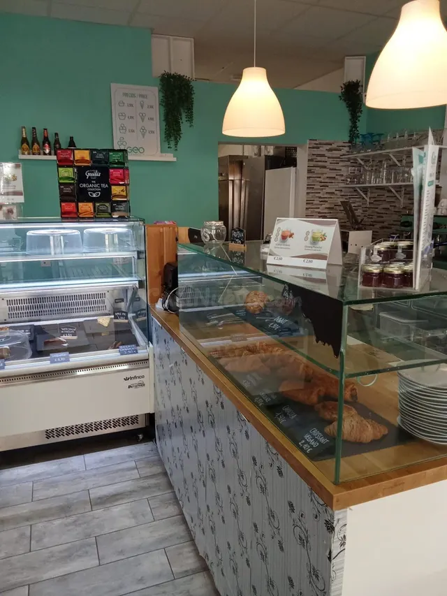 SE TRASPASA ACTIVIDAD DE BAR, HELADERÍA, PIZZERÍA Y PANADERÍ - foto 3