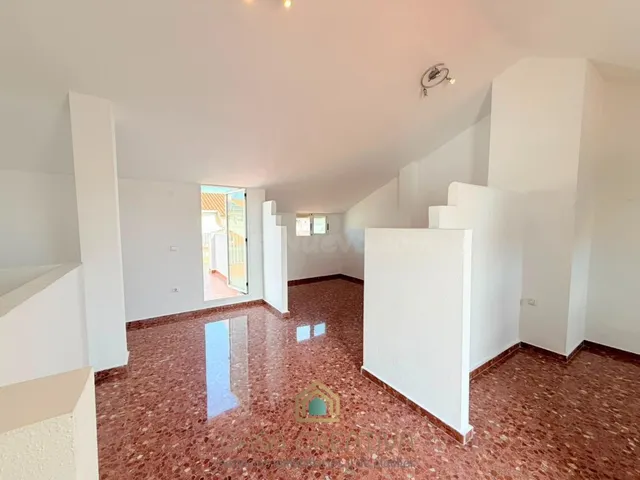 Adosado en venta en picaña – 4 terrazas, garaje y 5 dormitorios – 483.000 € — 86