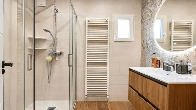 Casa reformada de 5 dormitorios con piscina privada, gran terraza y placas solares en Los Balcones — 31