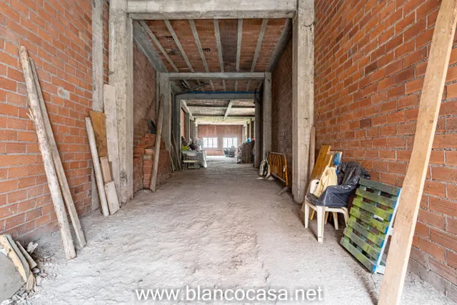 Local Comercial muy bien situado — 5