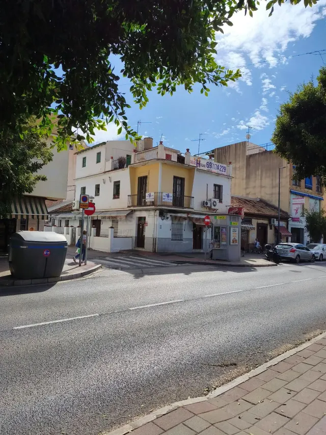 Edificio Singular en Esquina con Gran Fachada en Ciudad Jard - foto 4