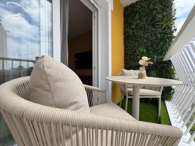 Apartamento totalmente reformado con vistas al mar y a 100 metros del puerto. con 3 dorm. 2 baños. superficie de 100 m2. — 40