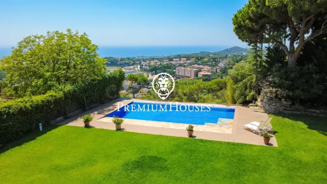 Exclusiva casa con jardín, piscina y espectaculares vistas a - foto 3