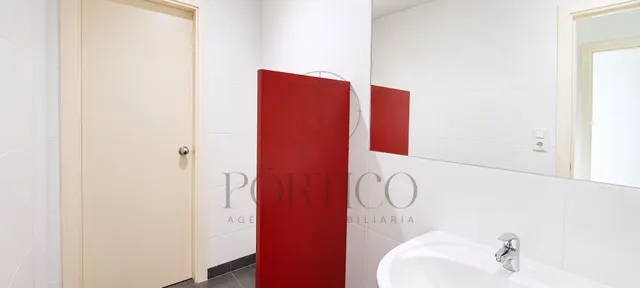 ¡Gran Oportunidad! Amplio local en O Porriño. — 19