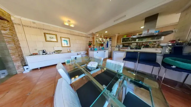 GRAN PISO DE 6 DORMITOTIOS CON PISCINA — 7