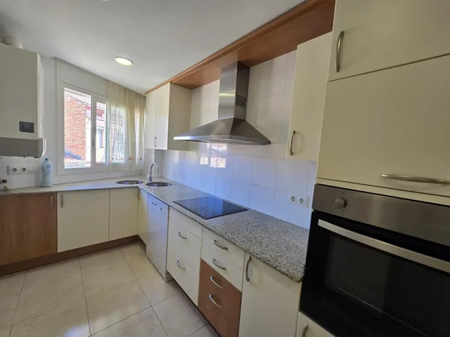 Piso impecable amueblado 4 hab — 13