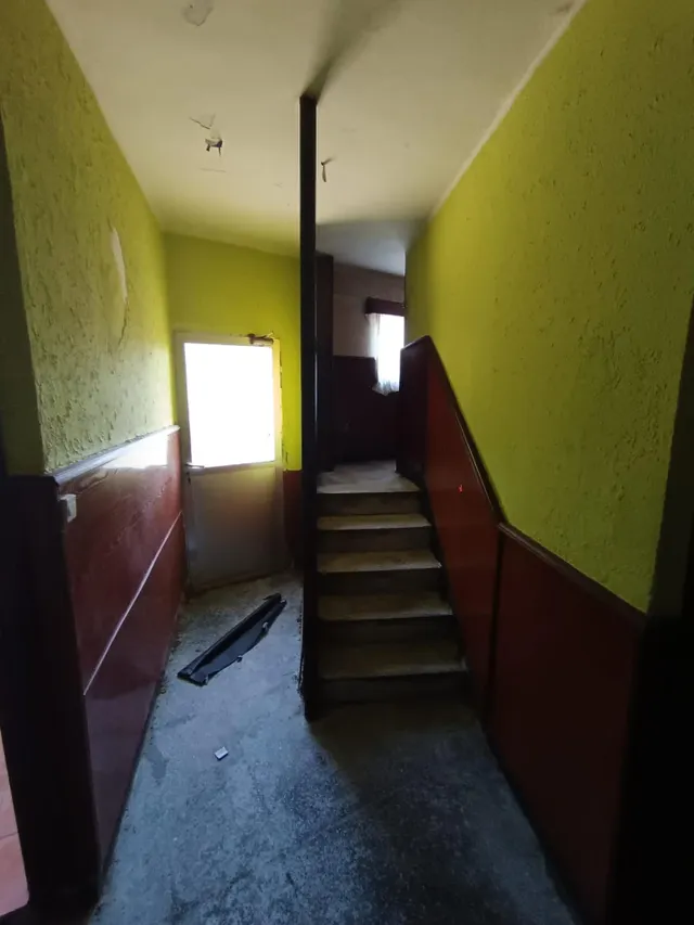 Venta de vivienda en planta primera y local en  planta baja unido a edificio de dos alturas en Gordexola — 24