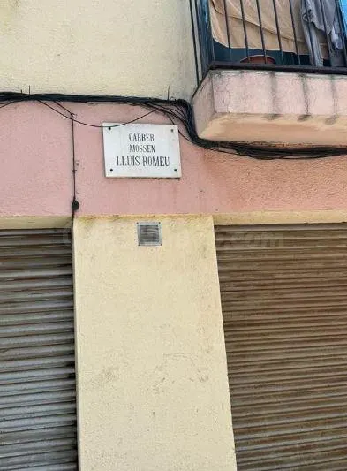 SE VENDE piso OKUPA en C MN LLUIS ROMEU 3 de Vic, Barcelona.