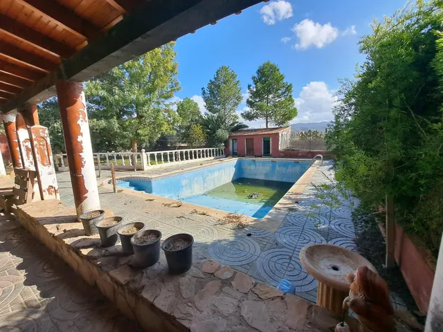 FINCA RURAL CON 4 VIVIENDAS Y NAVE — 34