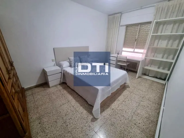 Amplio piso en Santa Teresa: 4 hab, 1 baño, balcón, y ascens