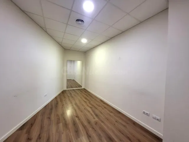 Amplio Local Comercial Reformado en el Almaig, Ontinyent — 4