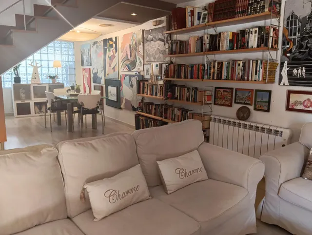 Espectacular adosado con buhardilla , apartamento independiente con baño y sin cocina, garaje doble y piscina en zona residencial premium — 7