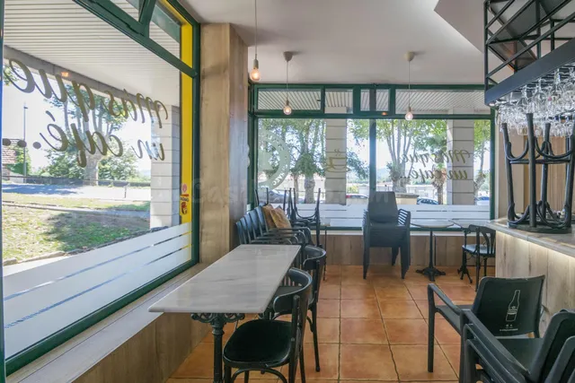 GRAN OPORTUNIDAD: CAFETERÍA CON AMPLIA TERRAZA EN EL CENTRO  - foto 3