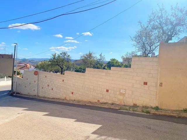 CASA CON TERRENO AMPLIO EN LA FONT DE LA FIGUERA — 36