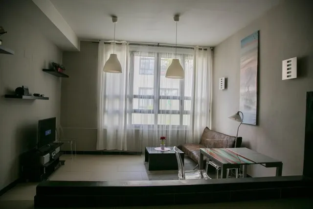 Oficina tipo loft con garaje y piscina en santa leonor — 2