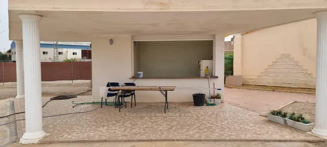 Edificio con piscina — 14