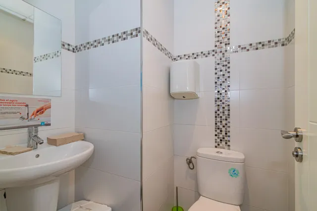 OPORTUNIDAD LOCAL COMERCIAL EN RENTABILIDAD EN EL BARRIO ALBAYDA — 22