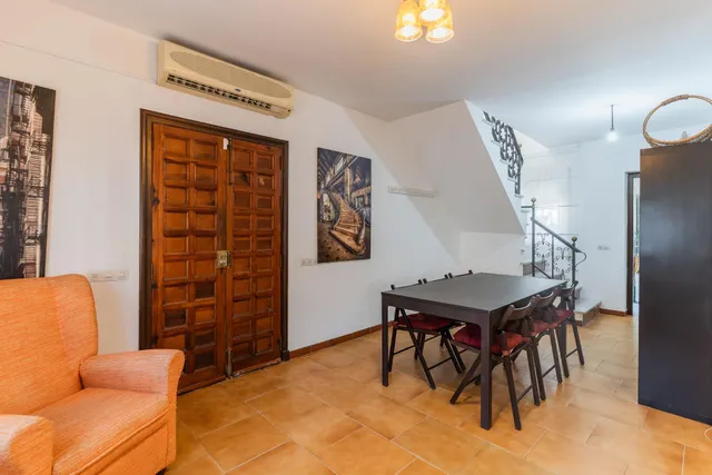 CASA CON AMPLIO JARDÍN EN CANTARRANAS — 24