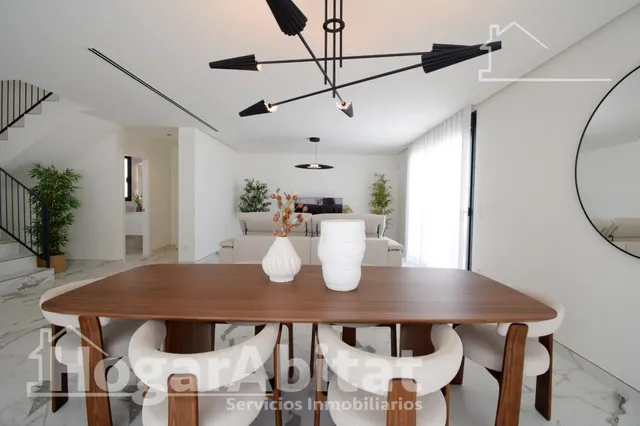 CHALET NUEVO CON PISCINA, GARAJE Y TERRAZA — 36