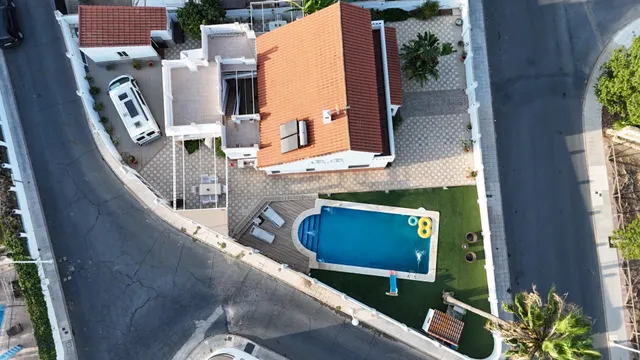 Chalet independiente de esquina con piscina y terraza con vi - foto 4