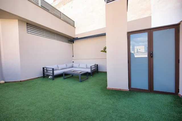 Ático con gran terraza y solárium privado en el corazón de Alicante — 10