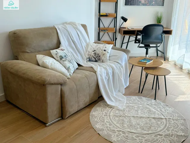 APARTAMENTO REFORMADO JUNTO AL MAR EN EL CAMPELLO, IDEAL PARA DESCANSO Y TELETRABAJO — 9