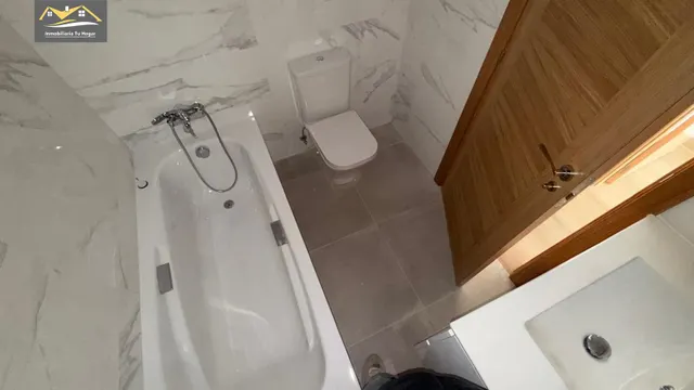 Chalé adosado, con terraza 30m , jardín 70m , garaje para 2 coches. 5 habitaciones. 3 baños. Cocina salón comedor de 35 m2. Magnificas vistas. Muy soleados — 43
