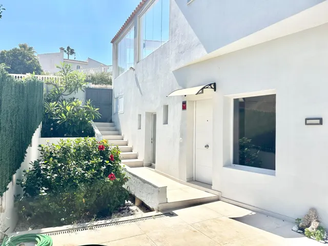 PLANTA BAJA INDEPENDIENTE CON PISCINA PRIVADA EN SEGUNDA LÍN - foto 2