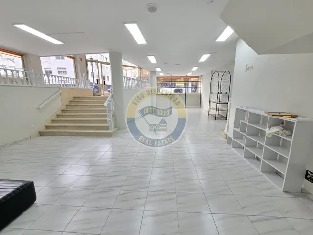 Bajo comercial de gran visibilidad — 15