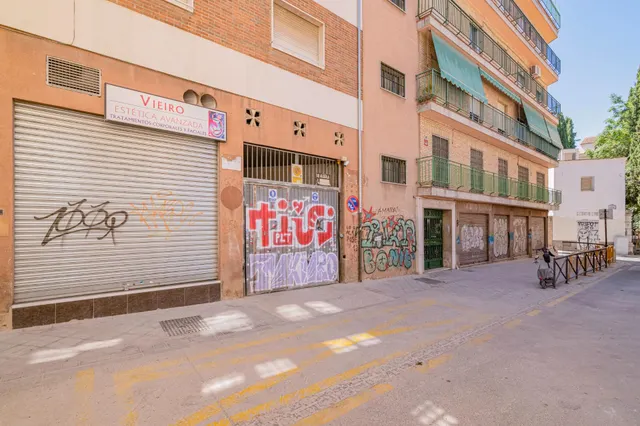 Local en el Corazón de Granada - Ideal para Cocheras — 25